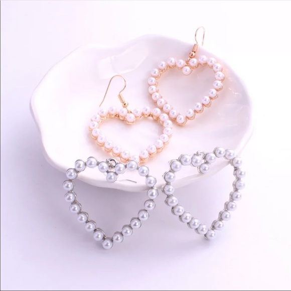 🛑3 for $10 MUST GO SALE Silver Heart Pearl Outline Drop Earring - Picture 2 of 6